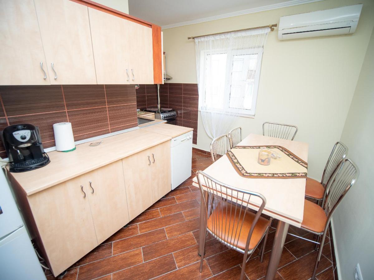L&R Modern Apartment Otelu Rosu Exterior foto